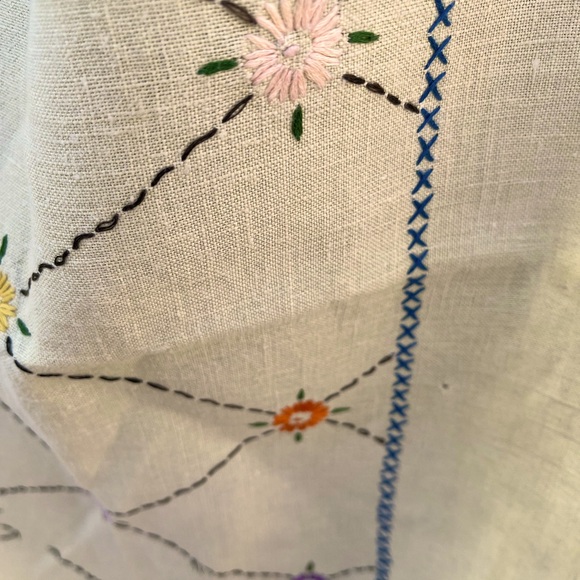 Vintage Linen - Picture 3 of 4